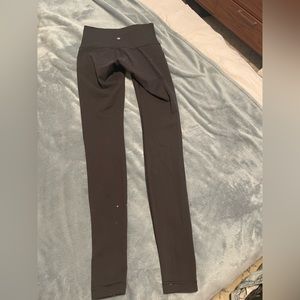 Great condition Lululemon wunderunder train leggings, size 6!